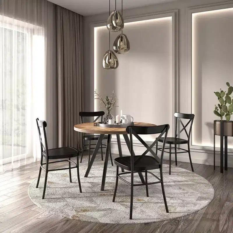 Table de salle à manger ronde Jolana avec plateau en chêne et pieds noirs et ensemble de chaises en métal à dossier en X - iNSPIRE Q