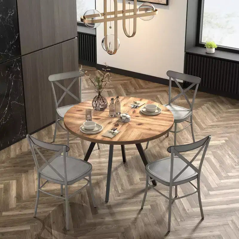 Table de salle à manger ronde Jolana avec plateau en chêne et pieds noirs et ensemble de chaises en métal à dossier en X - iNSPIRE Q