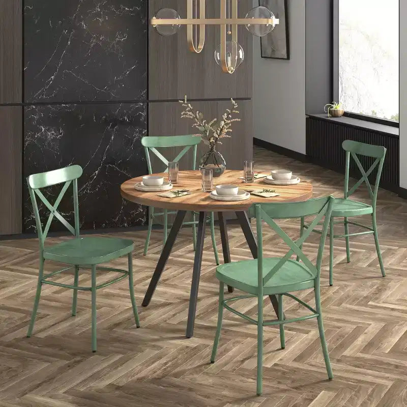 Table de salle à manger ronde Jolana avec plateau en chêne et pieds noirs et ensemble de chaises en métal à dossier en X - iNSPIRE Q